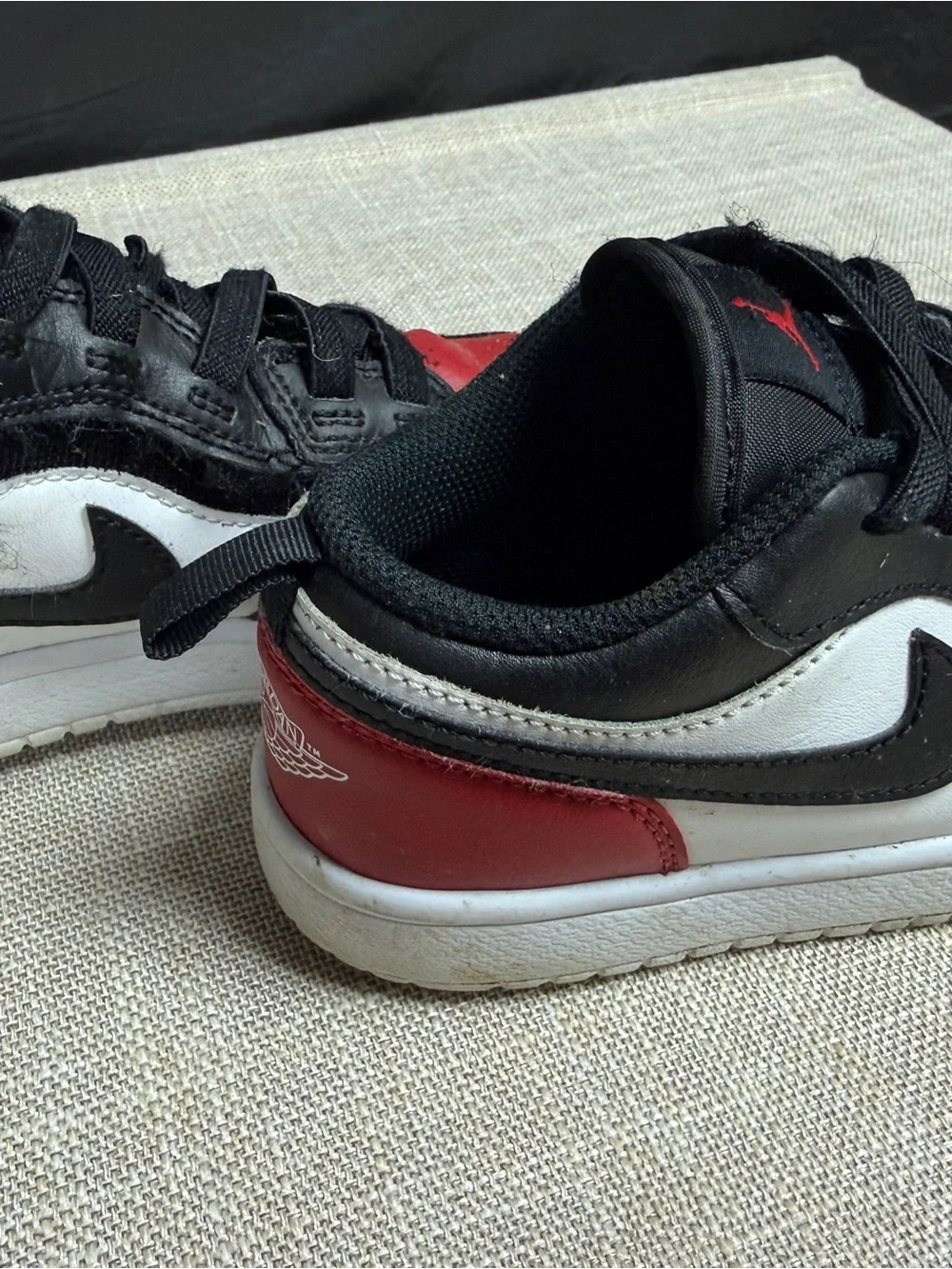 Nike Kids Black/White/Red Low-Top Sneakers